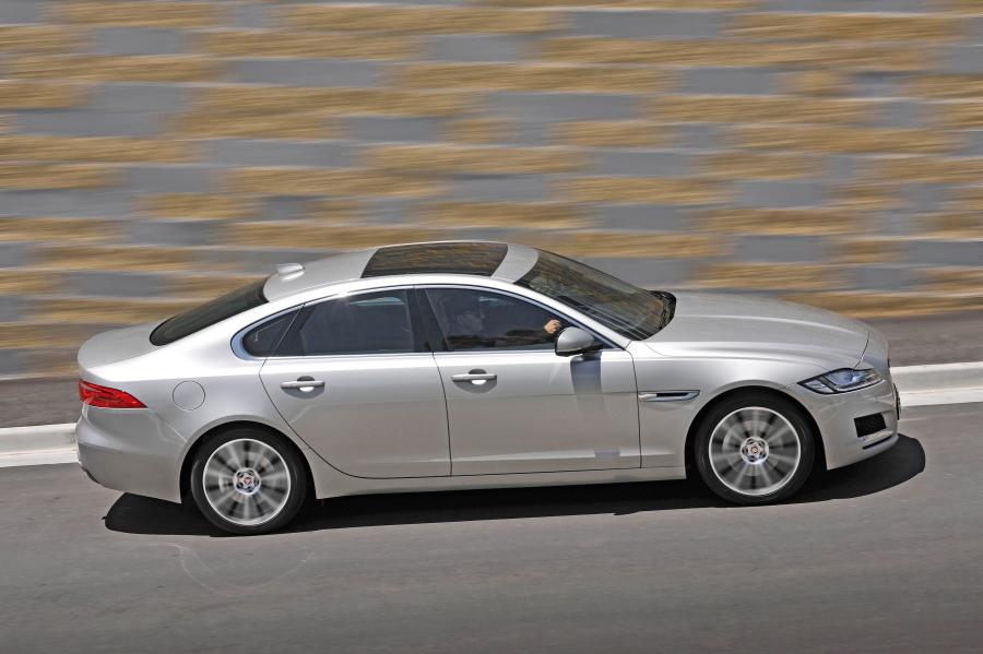  Jaguar XF Portfolio 2016 года  (AU) (фото 16 из 20)